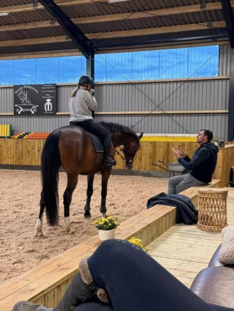 Dressurundervisning i Grangaardens ridehal